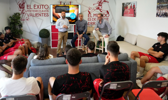 Charla de Pedro García Augado a los canteranos de la residencia