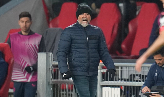 Jorge Sampaoli da indicaciones en el PSV Stadion Jorge Sampaoli da indicaciones en el PSV Stadion