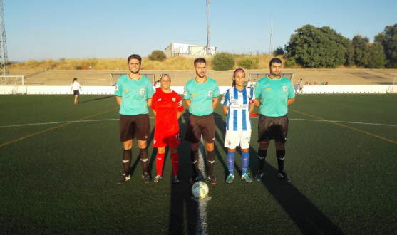 Foto protocolaria antes del partido entre el Sporting de Huelva B y el Sevilla FC en la primera vuelta