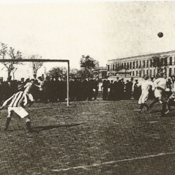 Prado de San Sebastián (Plaza de España). Campo de juego del Sevilla FC.