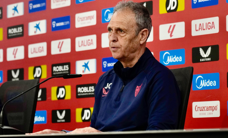 Imagen de Joaquín Caparrós en la rueda de prensa previa al Deportivo Alavés