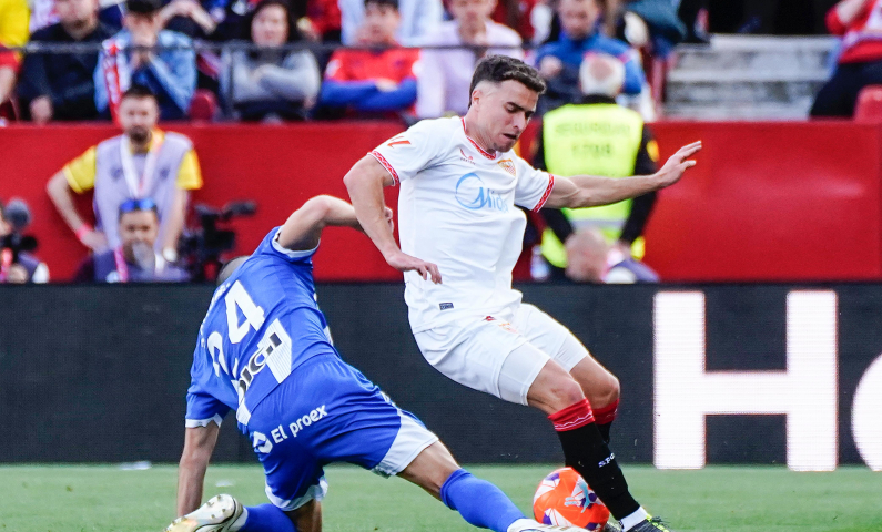 Pedrosa del Sevilla FC ante el Deportivo Alavés