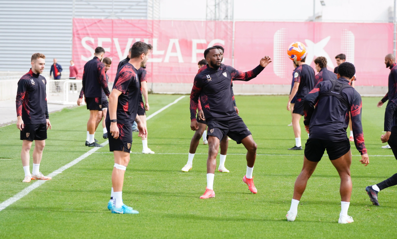 Entrenamiento del Sevilla FC en la ciudad deportiva