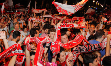 Imagen de aficionados en la Puerta de Jerez
