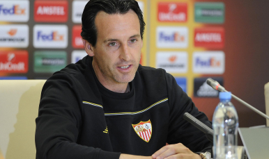 Unai Emery en la sala de prensa del Lviv Arena
