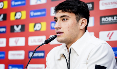 Alejo Véliz fue presentado este viernes como sevillista