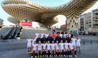 El Femenino realizó también la foto oficial en las Setas de Sevilla