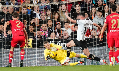 Nyland makes a save at Mestalla