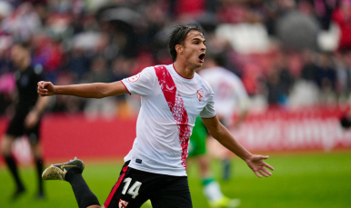 Celebración de gol en el pasado derbi chico