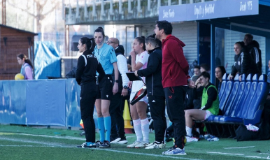 Cristian Toro da instrucciones en la banda del Fernando Torres