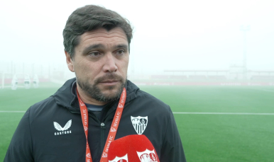 Cristian Toro atiende a los medios en la ciudad deportiva