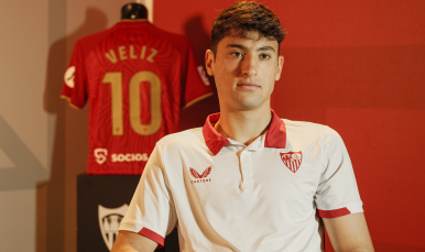 Alejo Veliz Camiseta blanca