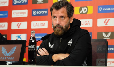 Quique Sánchez Flores en la sala de prensa