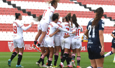 Celebración de gol del Femenino ante la Real Sociedad
