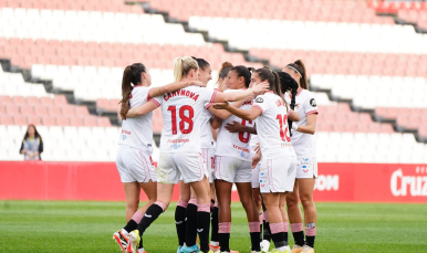Las sevillistas celebran uno de los goles del encuentro