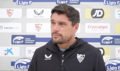 Cristian Toro atiende a los medios en la ciudad deportiva
