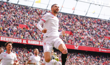 En-Nesyri celebra uno de los goles ante la Real Sociedad