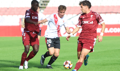 Isra Domínguez, ante el Cádiz CF Mirandilla