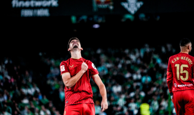 Kike Salas celebra su gol en Villamarín