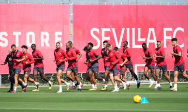 Entrenamiento del Sevilla FC el 21 de abril