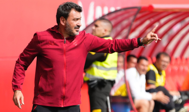Imagen de Jesús Galván ante el San Roque de Lepe
