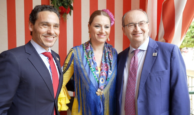 José María del Nido Carrasco y José Castro junto a la teniente de alcalde, Minerva Salas