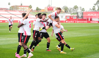Imagen del filial celebrando un gol en el Estadio Jesús Navas