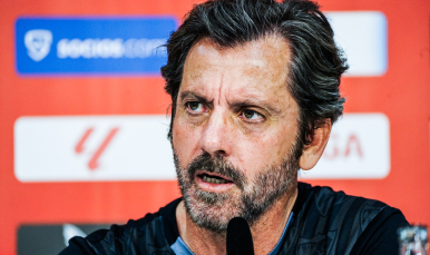 Quique Sánchez Flores atiende a los medios de comunicación