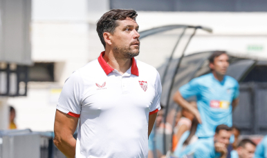 Toro sigue el encuentro en la banda 
