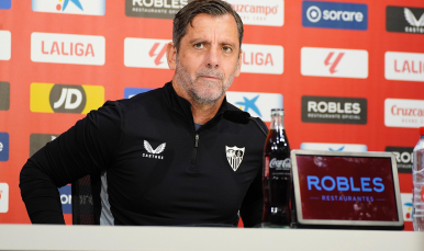 Quique atiende a los medios en rueda de prensa