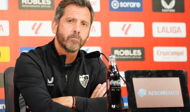 Quique Sánchez Flores en la sala de prensa