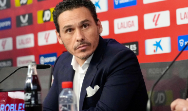 Del Nido Carrasco atiende a los medios en la rueda de prensa de presentación de García Pimienta