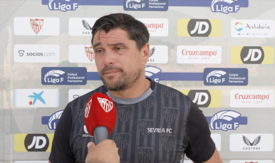 Cristian Toro atiende a los medios oficiales en la previa del choque en San Mamés