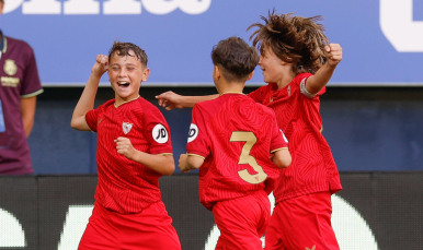 El Alevín A celebra su victoria en los cuartos de final de LALIGA FC FUTURES