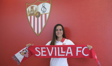 Alicia Redondo posa como sevillista