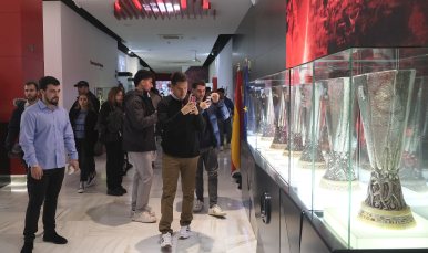 Visitantes del Stadium Tour del Sevilla FC.