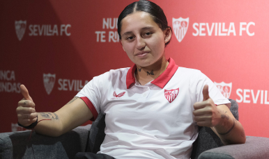 Millaray atiende a los medios oficiales en su primera entrevista