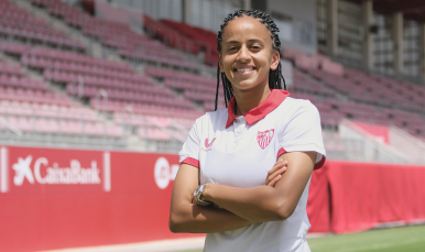 Fatima Tagnaout posa para los medios oficiales