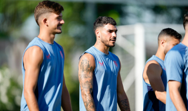 Imagen de Isaac Romero junto a Kike Salas