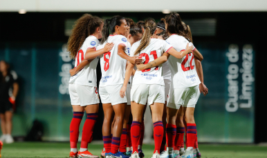 Las jugadoras sevillistas hacen piña en el choque de semifinales