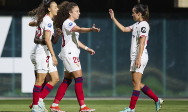 Las sevillistas celebran uno de los goles de la semifinal ante el Sporting de Huelva