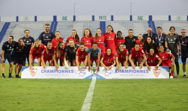 Las sevillistas, con el trofeo marroquí