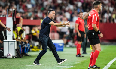 Imagen de García Pimienta ante el Vilarreal CF