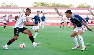 Imagen de Mateo Mejía ante el Real Murcia