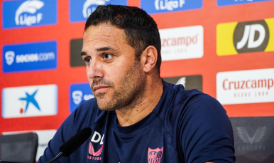 David Losada atiende a los medios antes de medirse al FC Barcelona este sábado