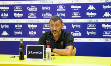 Imagen de Jesús Galván, técnico del Sevilla Atlético