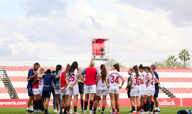 Las jugadoras hacen piña tras el duelo ante el Levante Badalona