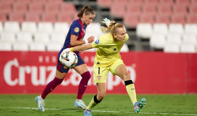 Esther Sullastres en el partido ante el FC Barcelona