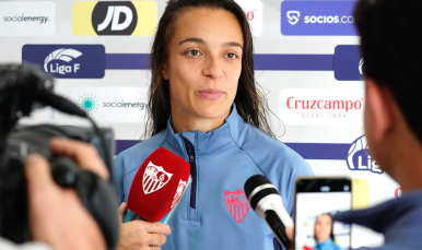 Natalia Padilla atiende a los medios en la previa del duelo en Granada