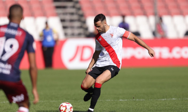 Imagen de Ramón Martínez frente al Yeclano Deportivo